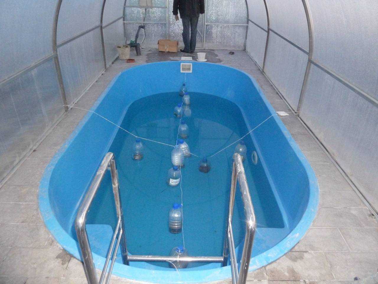 Как подготовить открытый бассейн к зиме и почему нельзя сливать из него воду?